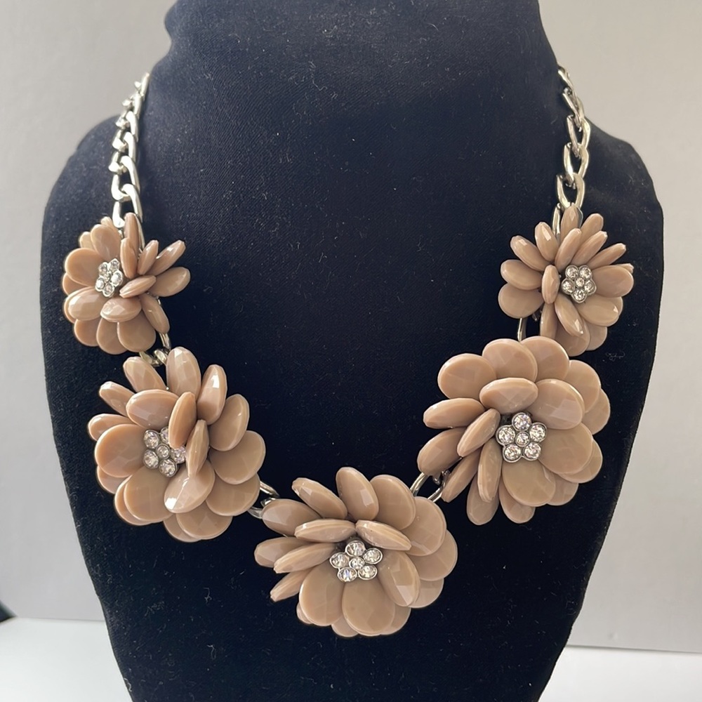 Flower necklace
